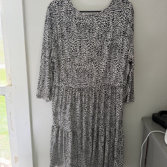 Gilli Gray and White Leopard Print Button Front Dress - Picture 4 of 4